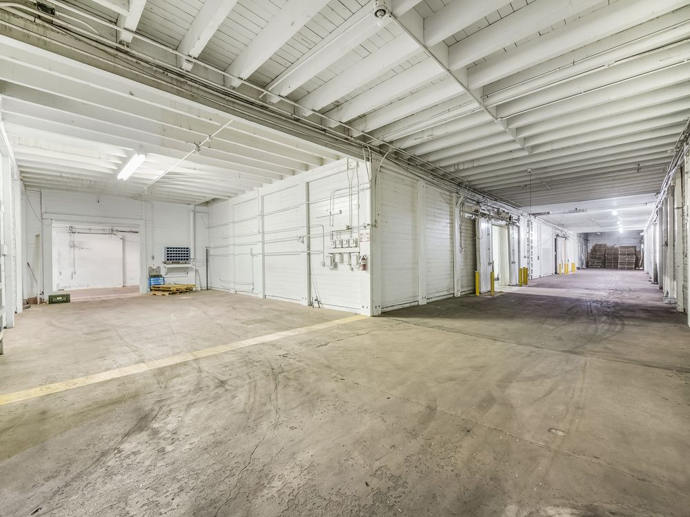 ±86,000 SF High Exposure Industrial Building on 2.42 Acres : 661 L St, Sanger, CA 93657